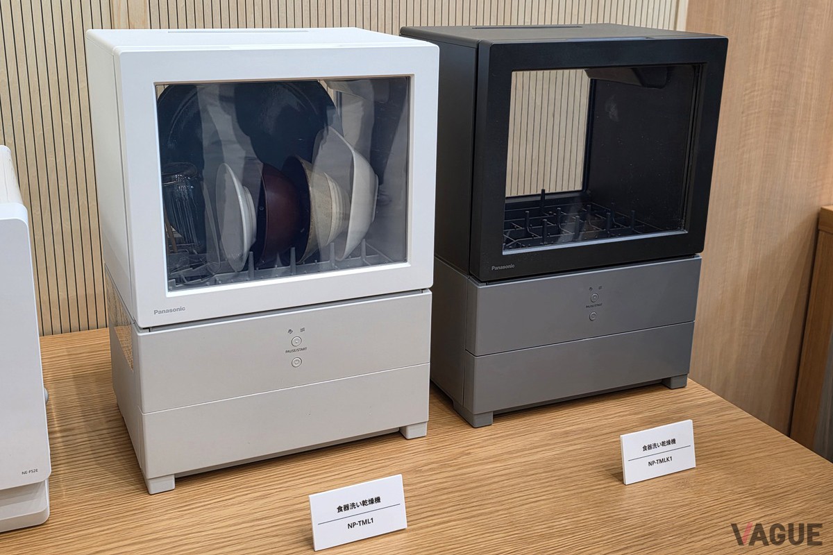 ひとり暮らしにちょうどいいコンパクトな「食器洗い乾燥機SOLOTA NP-TML1」は新カラーのダークグレー（NP-TMLK1）が登場。一人暮らし世帯同様、少人数世帯向けのラインナップに十分押し出せるカラーだ