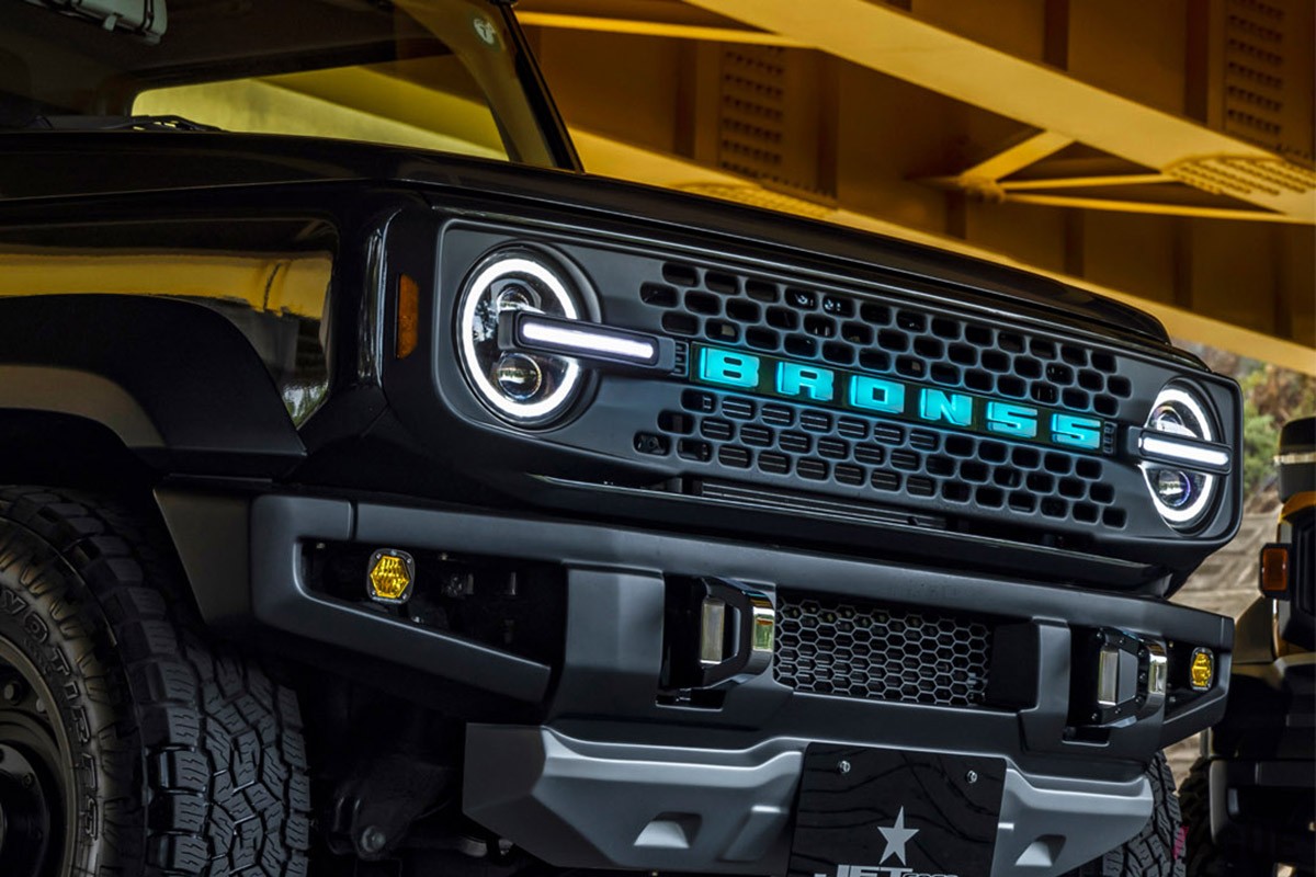 「ジムニー シエラ」をベースにしたレトロなカスタムモデル「BRON55」