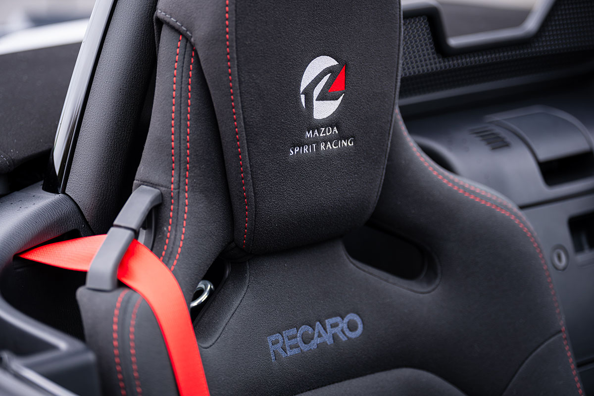 「マツダ スピリットレーシング・ロードスター 12R」