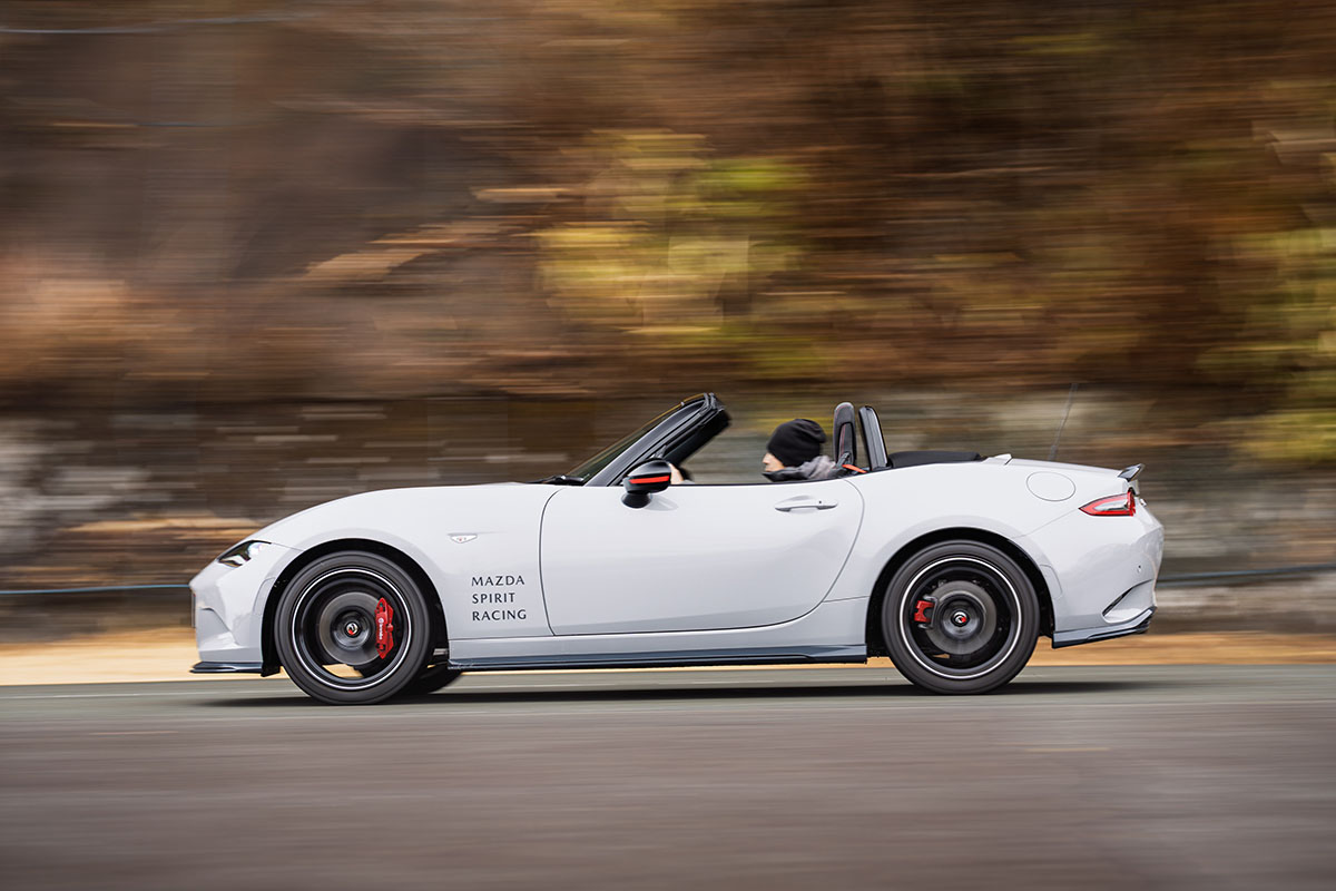 「マツダ スピリットレーシング・ロードスター 12R」