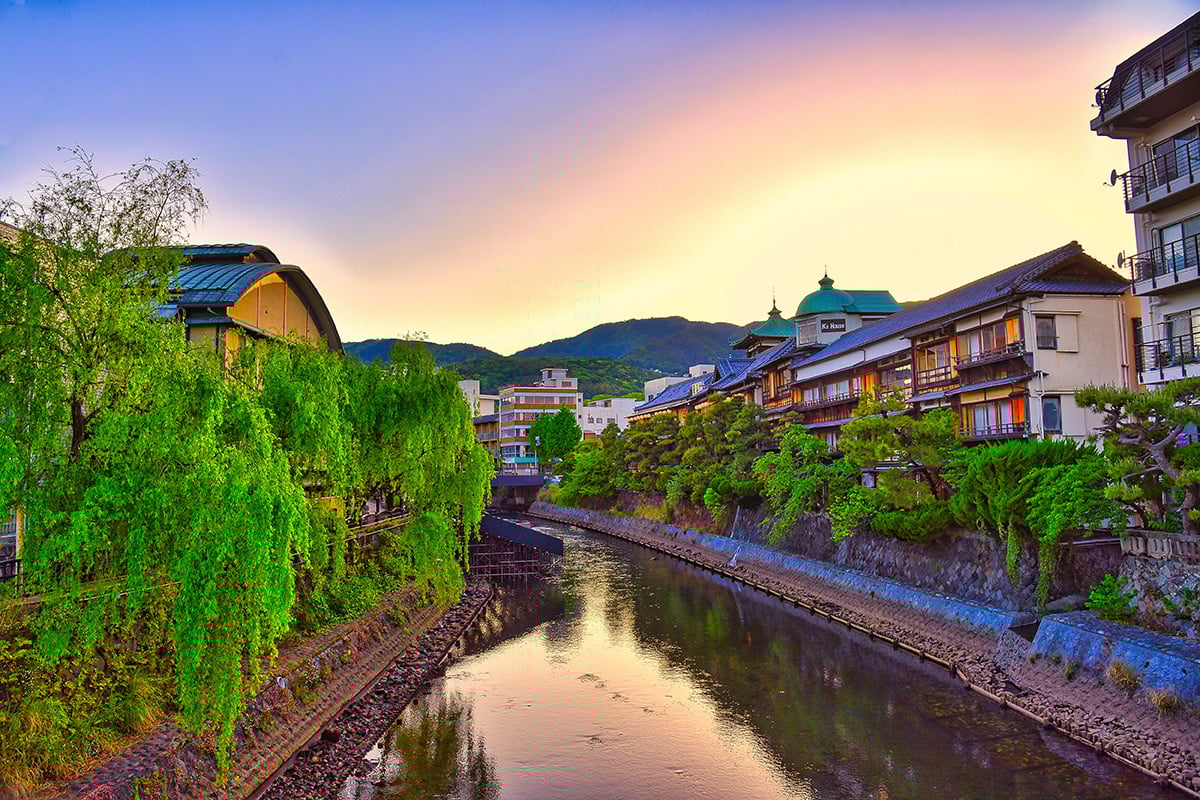 乗り換え不要で“あっという間”に癒やし到着！ 都心から特急一本でアクセスできる 週末に行きたい「温泉地」3選