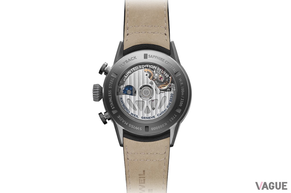 ケースバックから見えるブルーのコラムホイールがシンボリック。