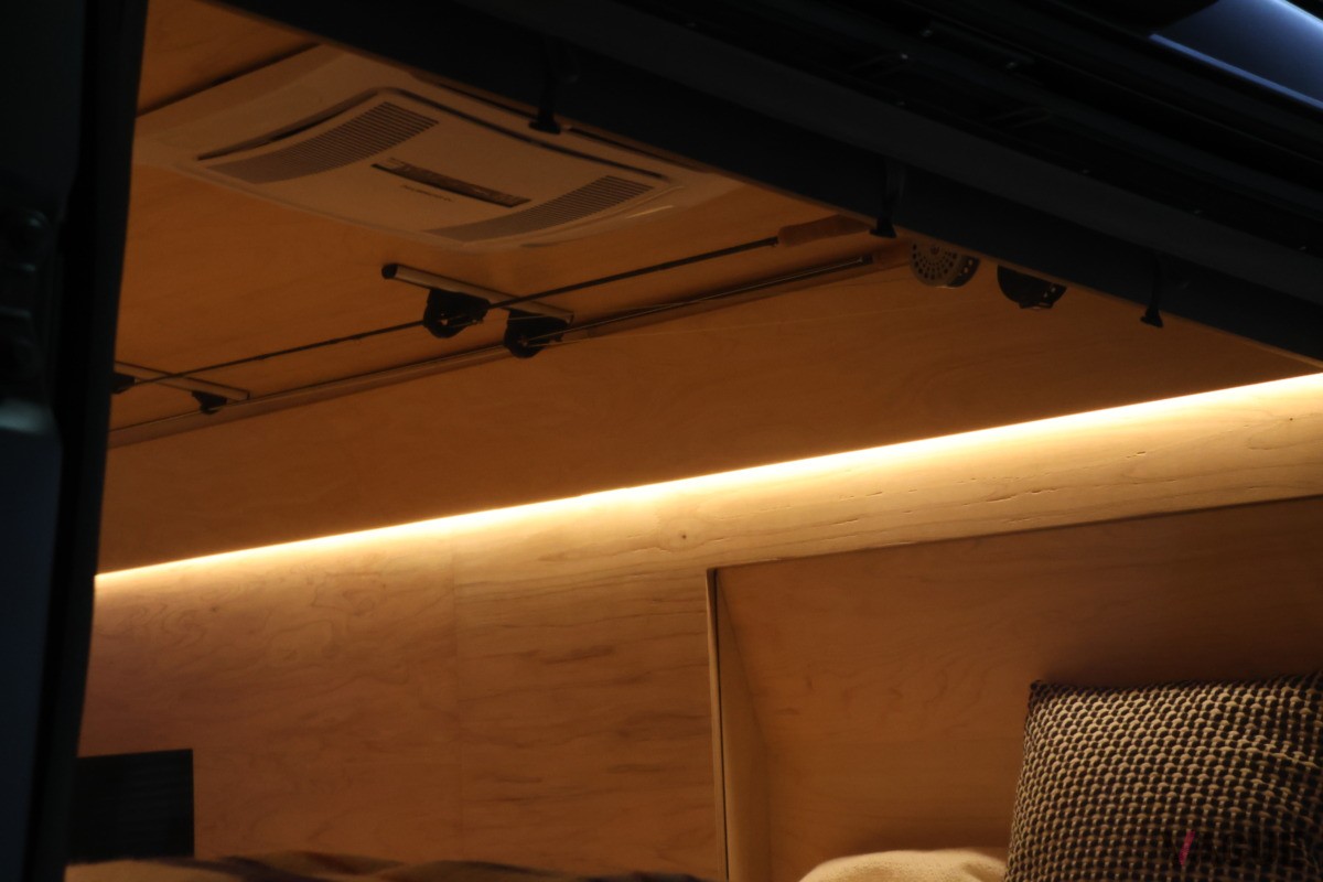 KYB「Fishing Camper（フィッシングキャンパー）」