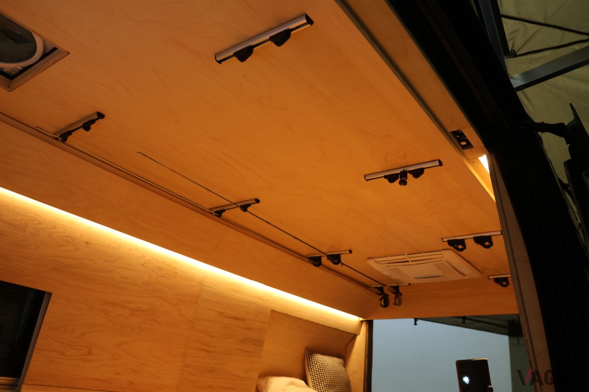 KYB「Fishing Camper（フィッシングキャンパー）」