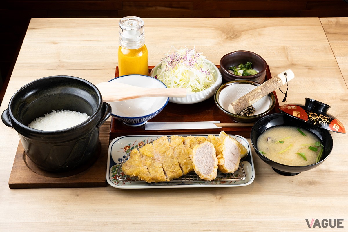 上ロースカツ定食1529円に、上ヒレカツ単品539円