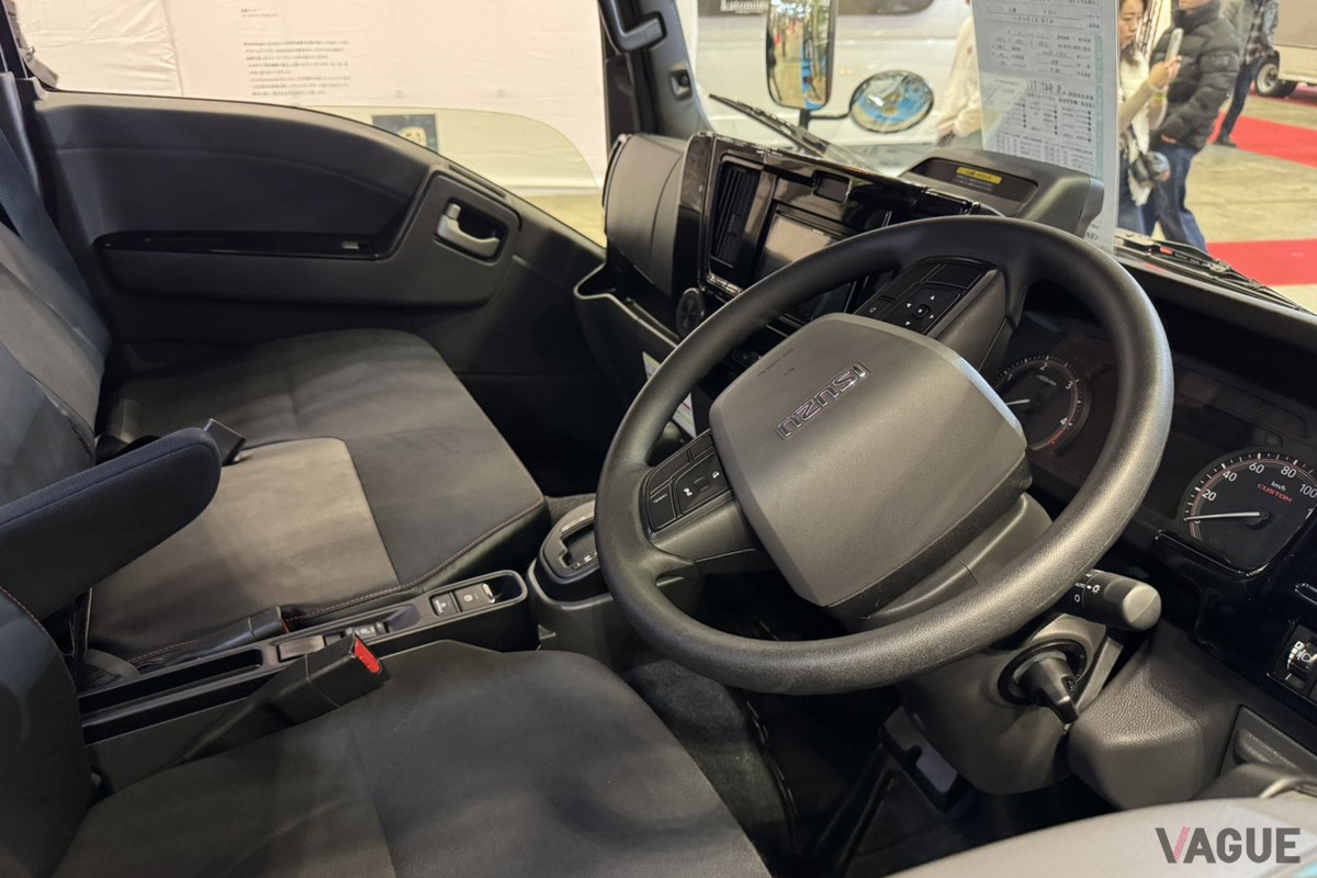 いすゞ のキャンピングカー専用シャシ「Travio（トラヴィオ）」をベースにした日本特種ボディー（NTB）のキャンピングカー「ストライカー」