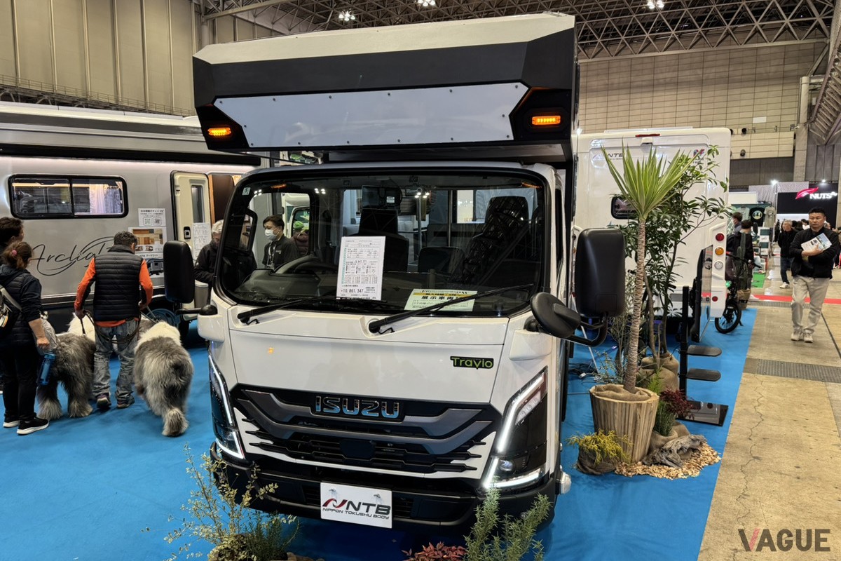いすゞ のキャンピングカー専用シャシ「Travio（トラヴィオ）」をベースにした日本特種ボディー（NTB）のキャンピングカー「ストライカー」