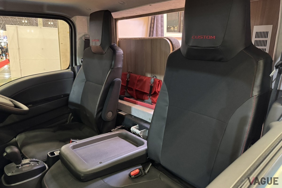 いすゞ のキャンピングカー専用シャシ「Travio（トラヴィオ）」をベースにした日本特種ボディー（NTB）のキャンピングカー「カガヤキ 2段ベッドモデル」