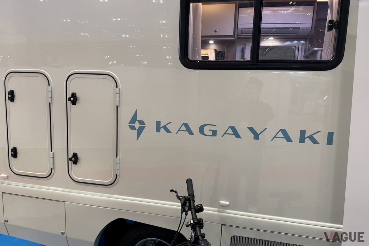 いすゞ のキャンピングカー専用シャシ「Travio（トラヴィオ）」をベースにした日本特種ボディー（NTB）のキャンピングカー「カガヤキ 2段ベッドモデル」