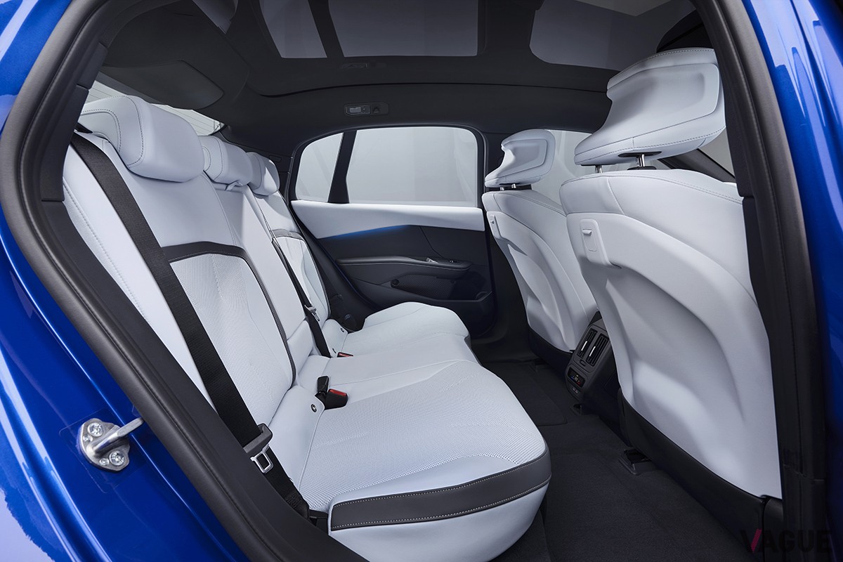 世界初公開されたBMW新型「i3」