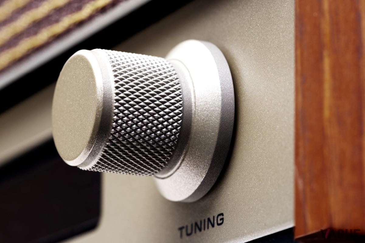 アプリもタッチパネルも不要。ダイヤルを回すだけ——高齢者の身体に染みついた操作を、そのままインターフェースにした設計思想がある