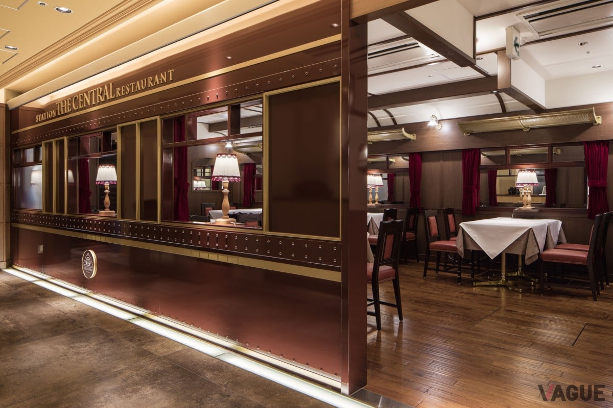 電車の食堂車のような空間。この雰囲気を楽しみにくる人も多い