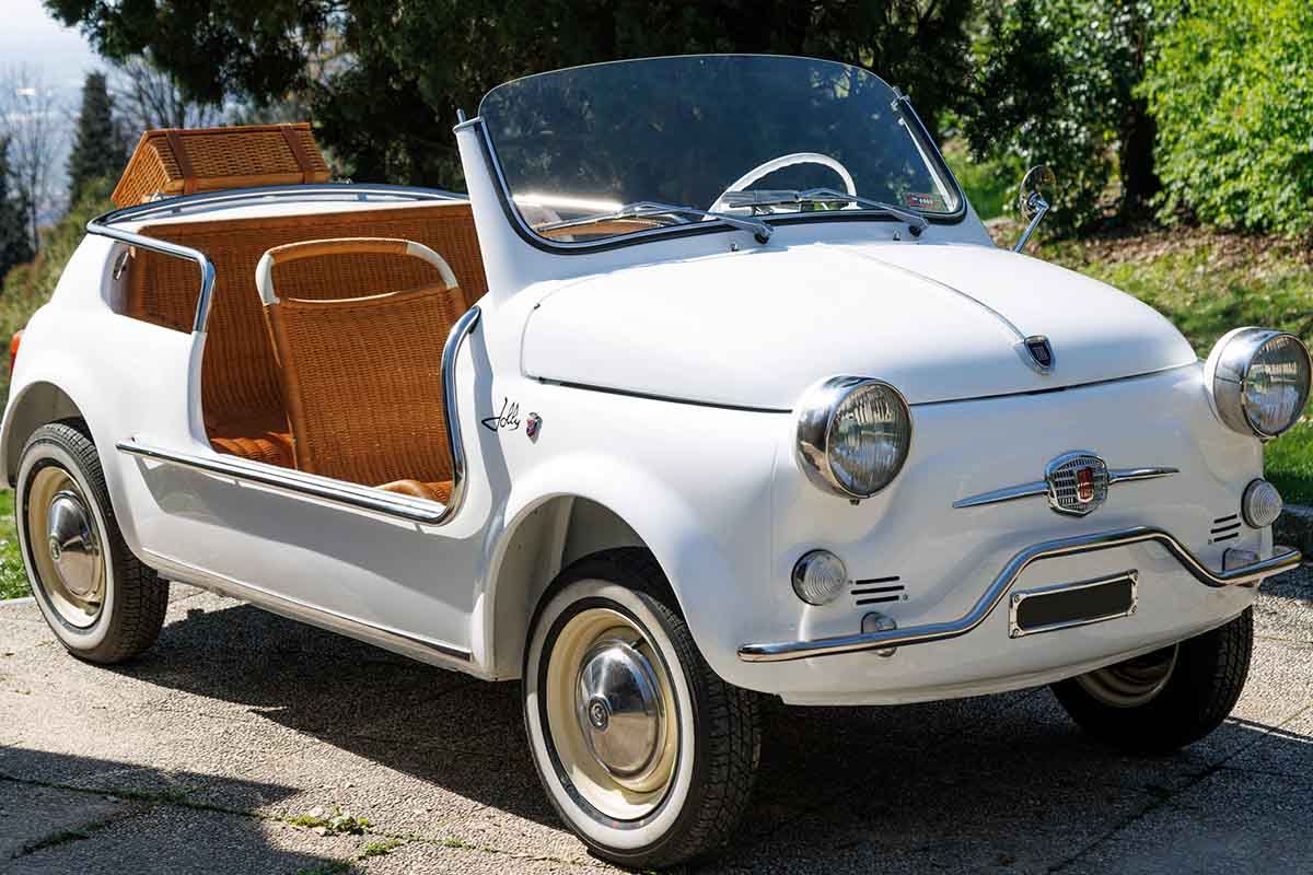 オークションに出品予定の1971年式フィアット「500ジョリー」Guido Bissattini(c)2026 Courtesy of RM Sotheby's
