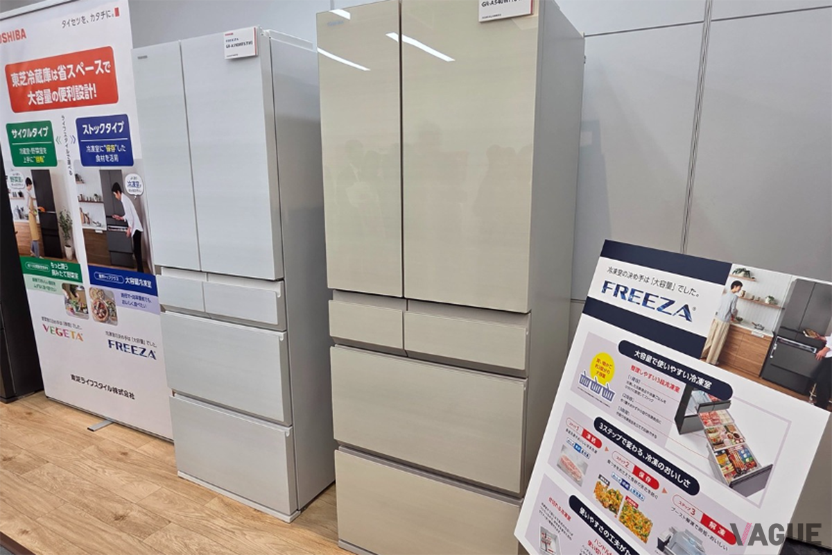 FREEZAシリーズは容量586Lと535Lの2サイズを展開。想定価格は約38万〜43万円前後で、冷凍室を中心とした設計と大容量冷凍室が特徴となっている
