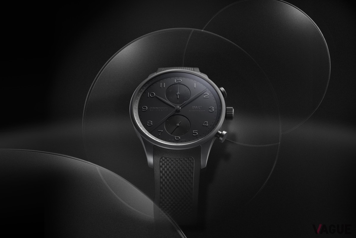 IWCシャフハウゼンの機能的でクラシカルな「ポルトギーゼ」が本当の意味でのオールブラック仕様へと大胆に変貌。視認性よりもコンセプトを貫いた姿勢がカッコいい