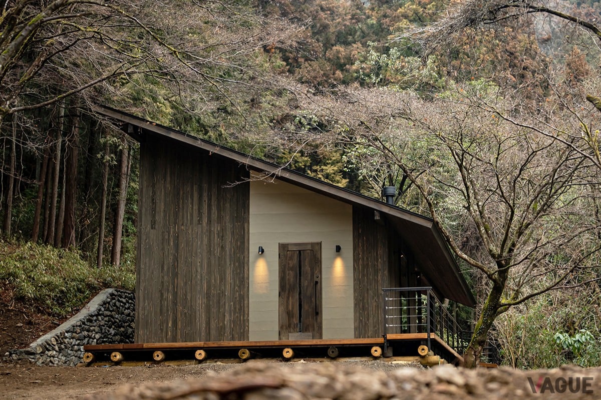日本初の木製浮基礎を採用した里山リトリートヴィラ「然 (zen)」