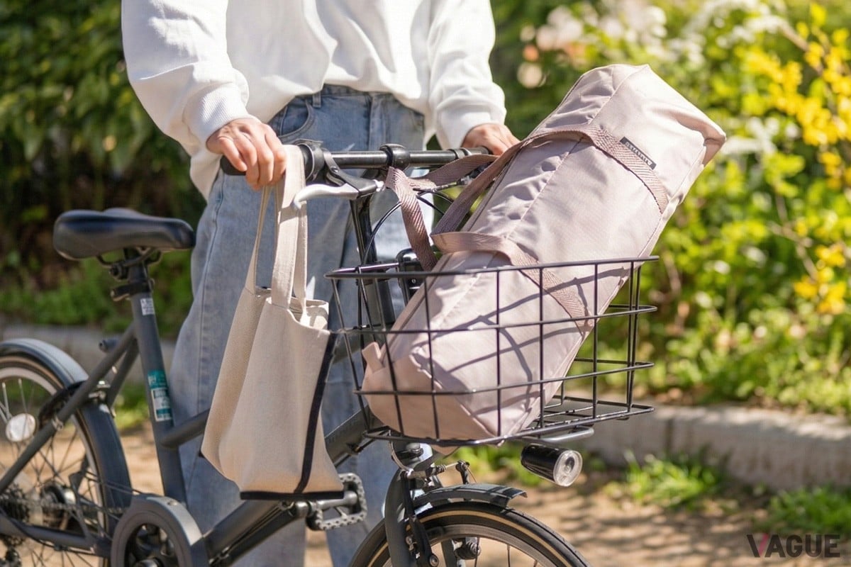 自転車のカゴや肩掛けで軽快に持ち運べるサイズを実現
