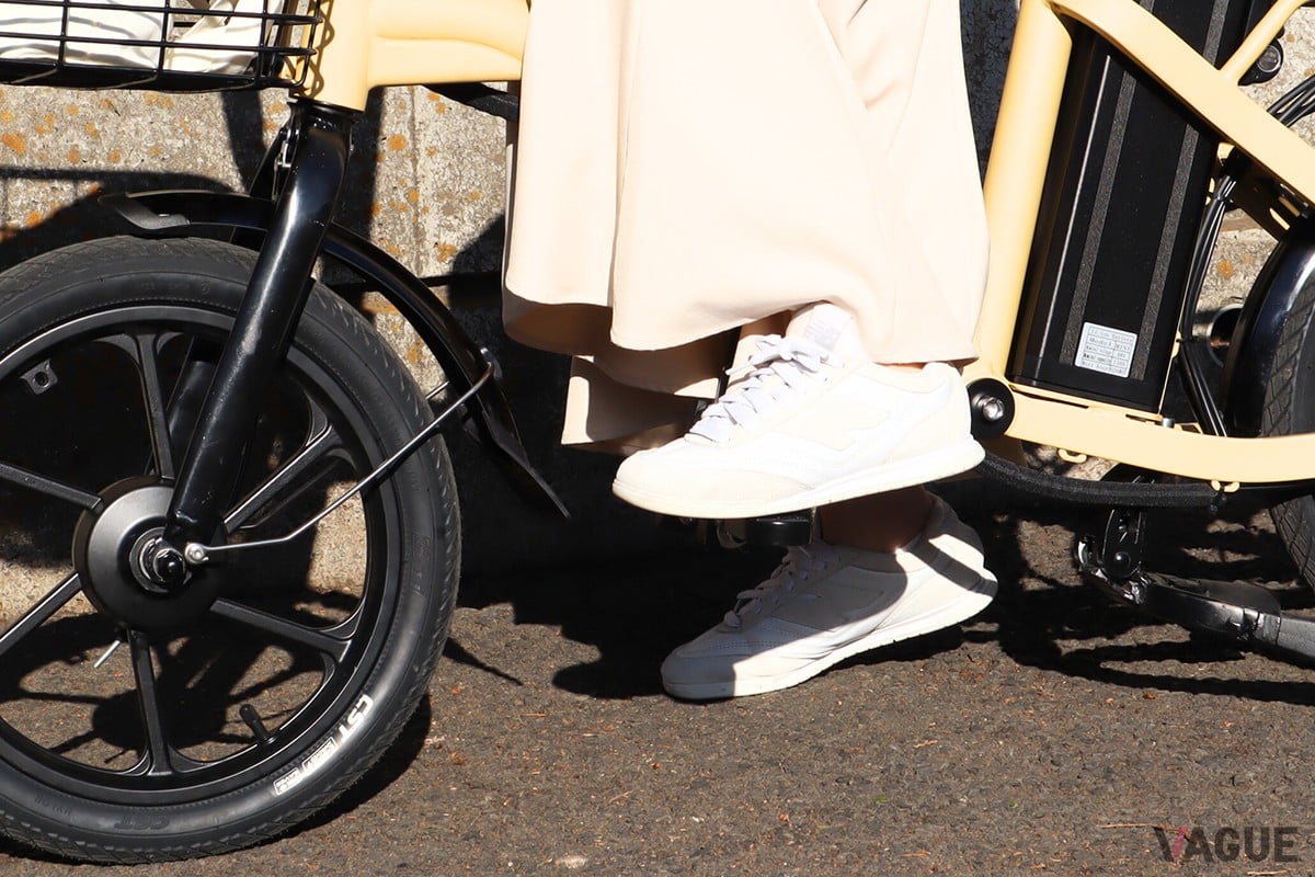 自転車のペダルに近い位置に設計されたフットレスト