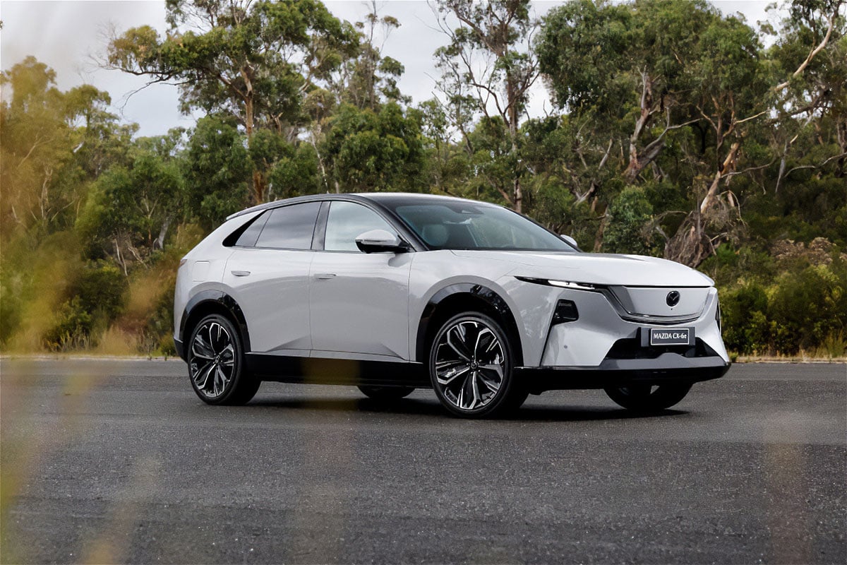 マツダ「CX-6e」