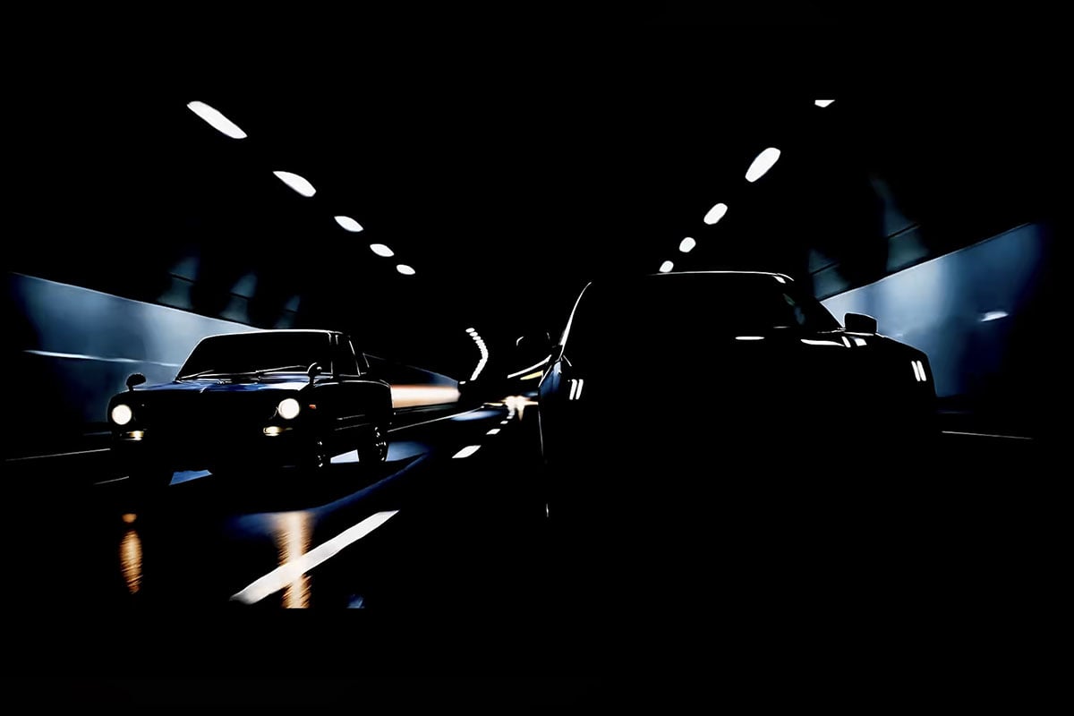 日産の次期型「スカイライン」（写真右）