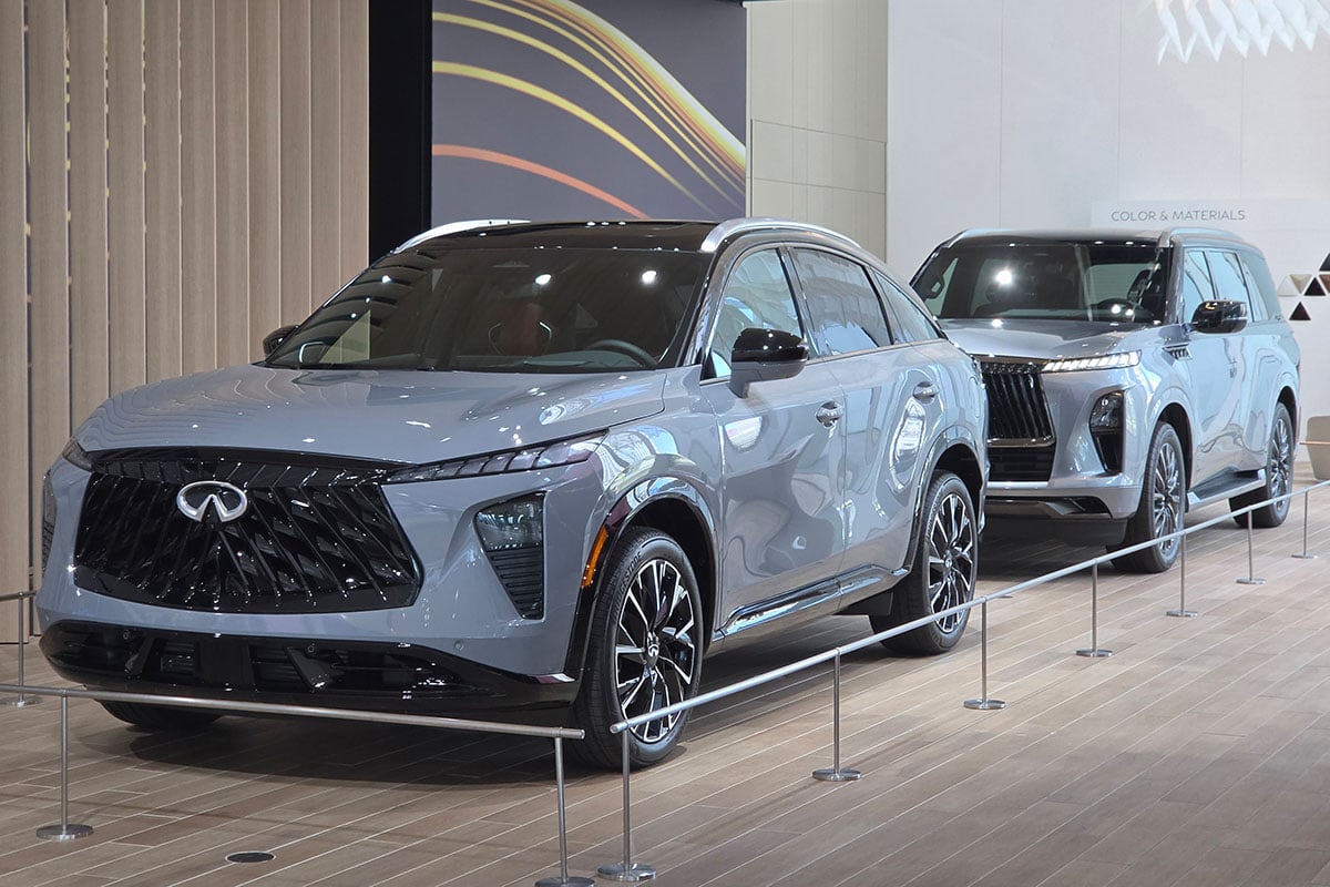 日産グローバル本社ギャラリーで特別展示されたインフィニティ新型「QX65」