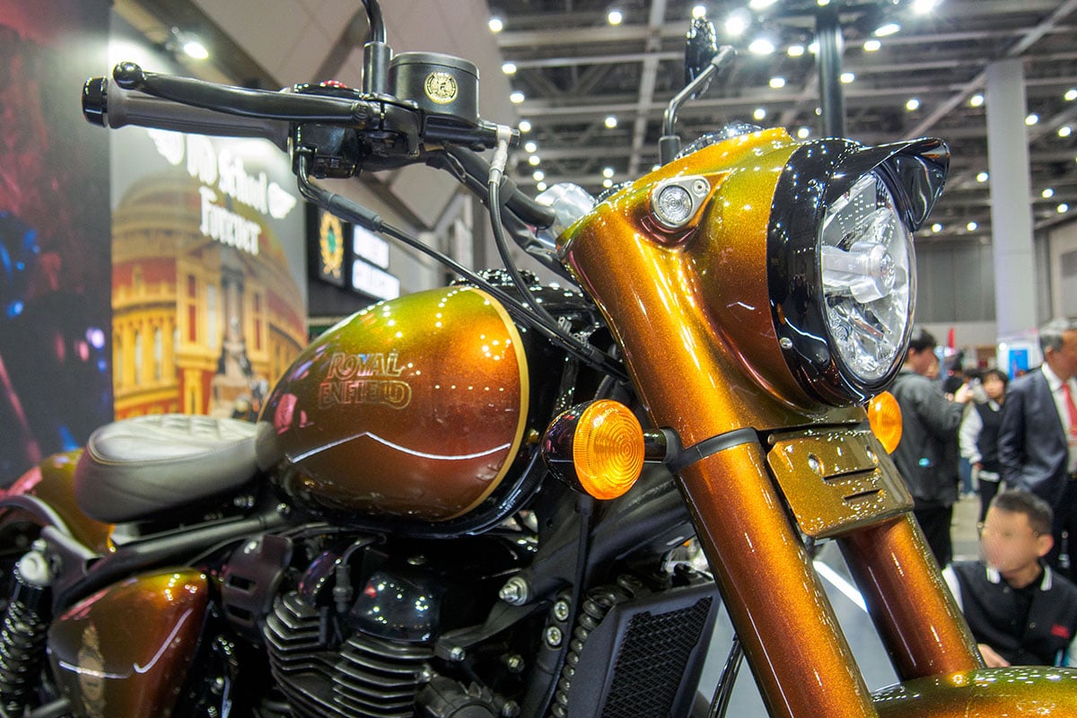 ロイヤルエンフィールドの創業125周年を記念した特別色をまとった「クラシック650」