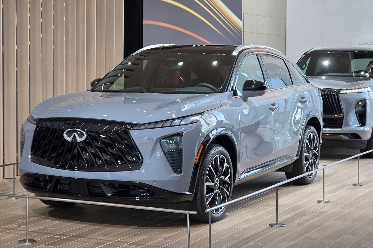 日産グローバル本社ギャラリーで特別展示されたインフィニティ新型「QX65」