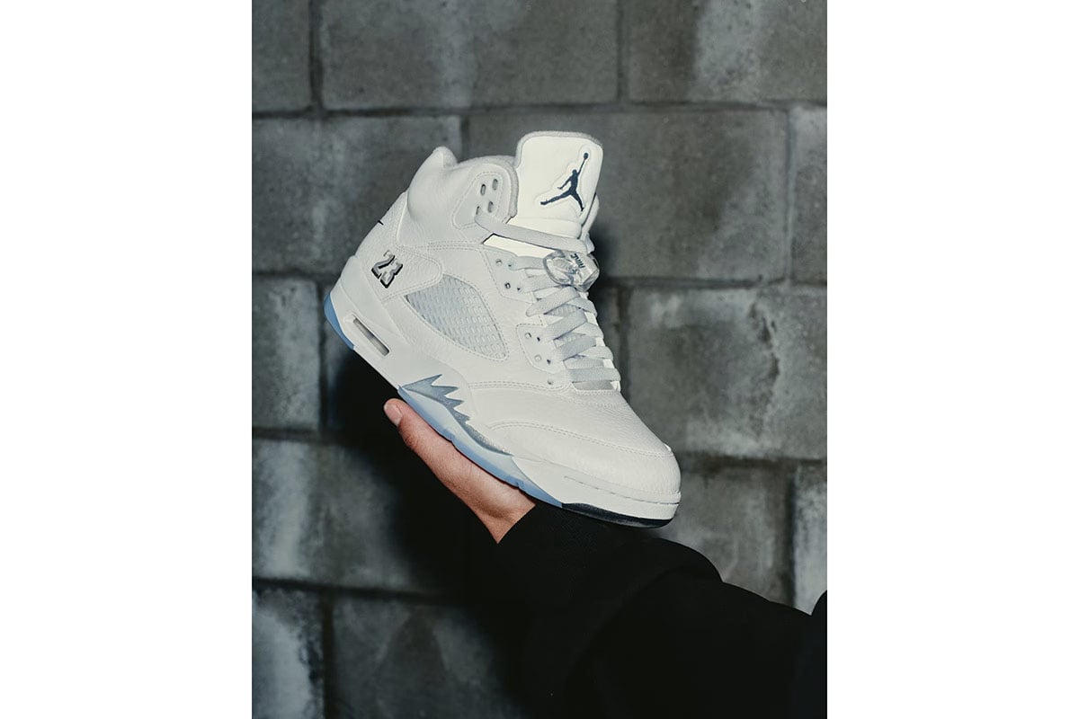 「エア ジョーダン 5 レトロ OG」の新色“ホワイト＆メタリックシルバー