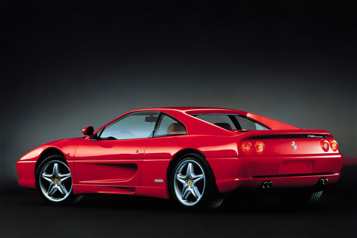 車体には、鋼管リア・サブフレームつきのスチール製モノコック構造を採用