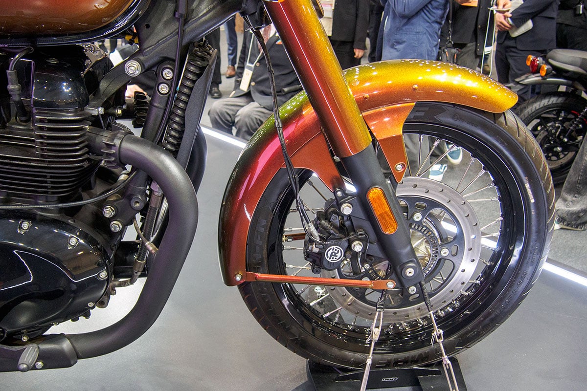 ロイヤルエンフィールドの創業125周年を記念した特別色をまとった「クラシック650」