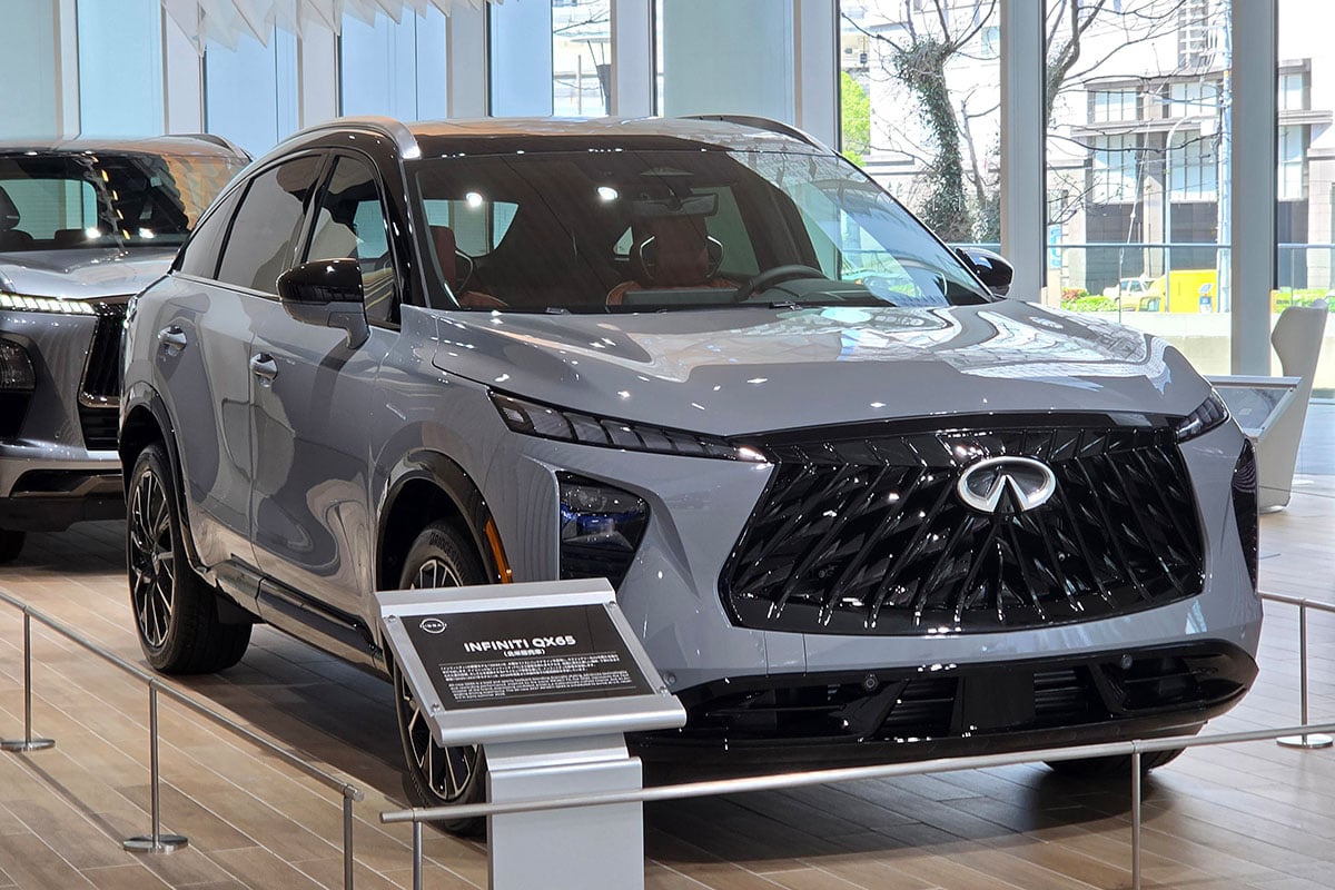 日産グローバル本社ギャラリーで特別展示されたインフィニティ新型「QX65」