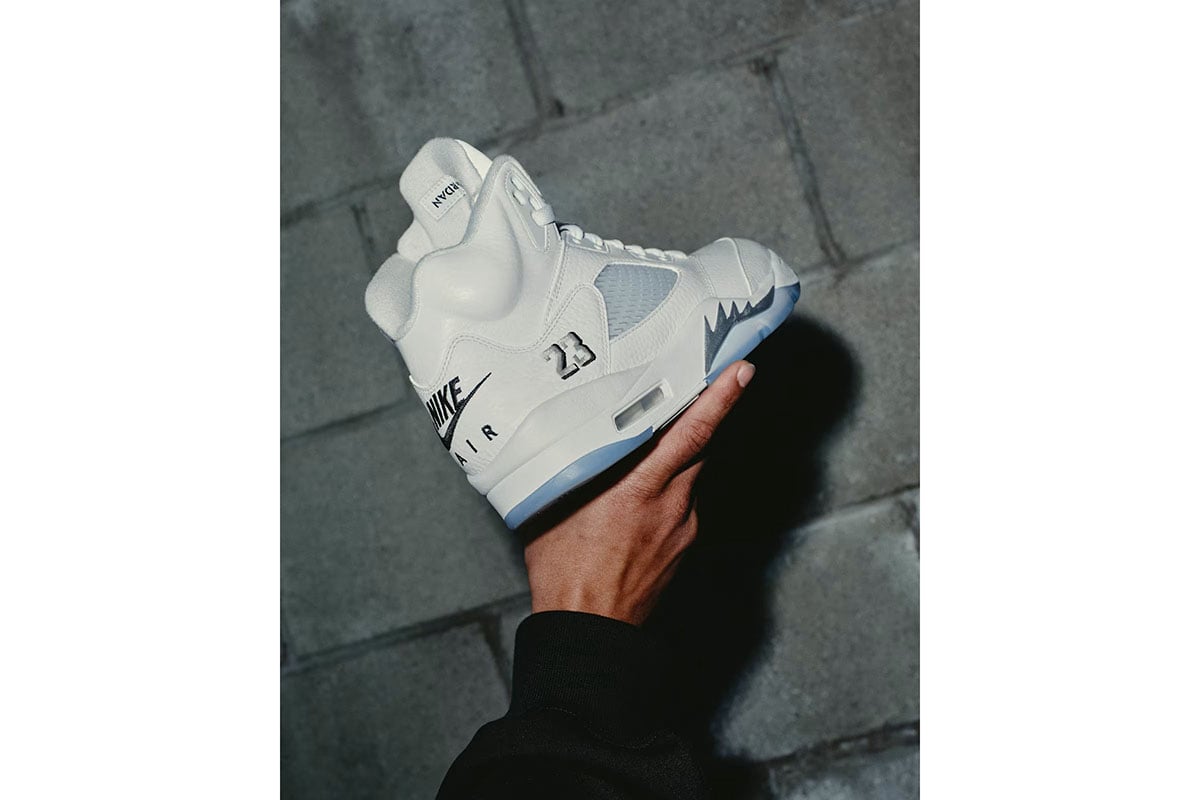 「エア ジョーダン 5 レトロ OG」の新色“ホワイト＆メタリックシルバー