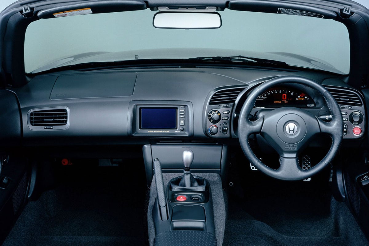 タイトでスパルタンなインテリア