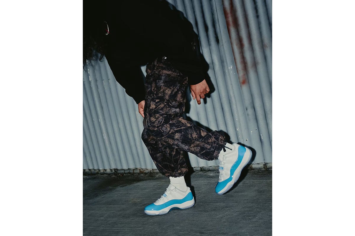 「エア ジョーダン 11」のローカット仕様に、春夏向けの新色“ユニバーシティブルー”が登場