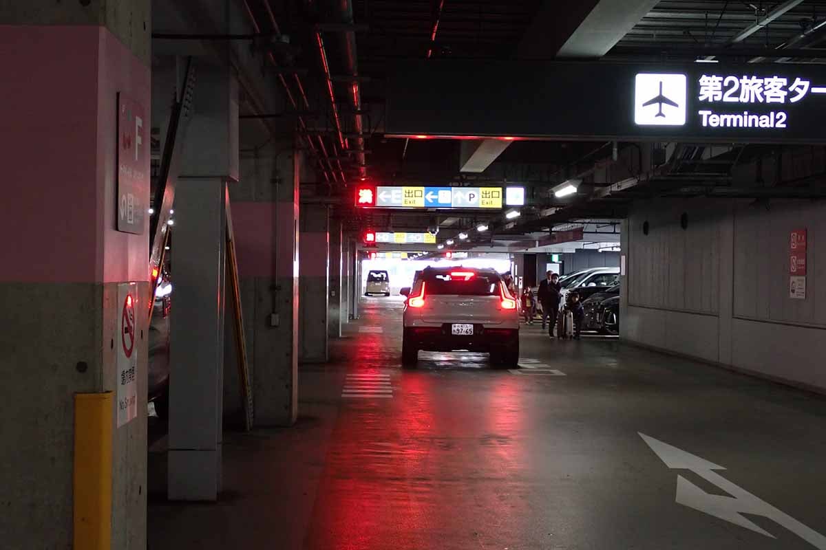 「空」の表示を見て選んだフロアでも、タイミングが悪いと満車となり、駐車できないことがあるので要注意