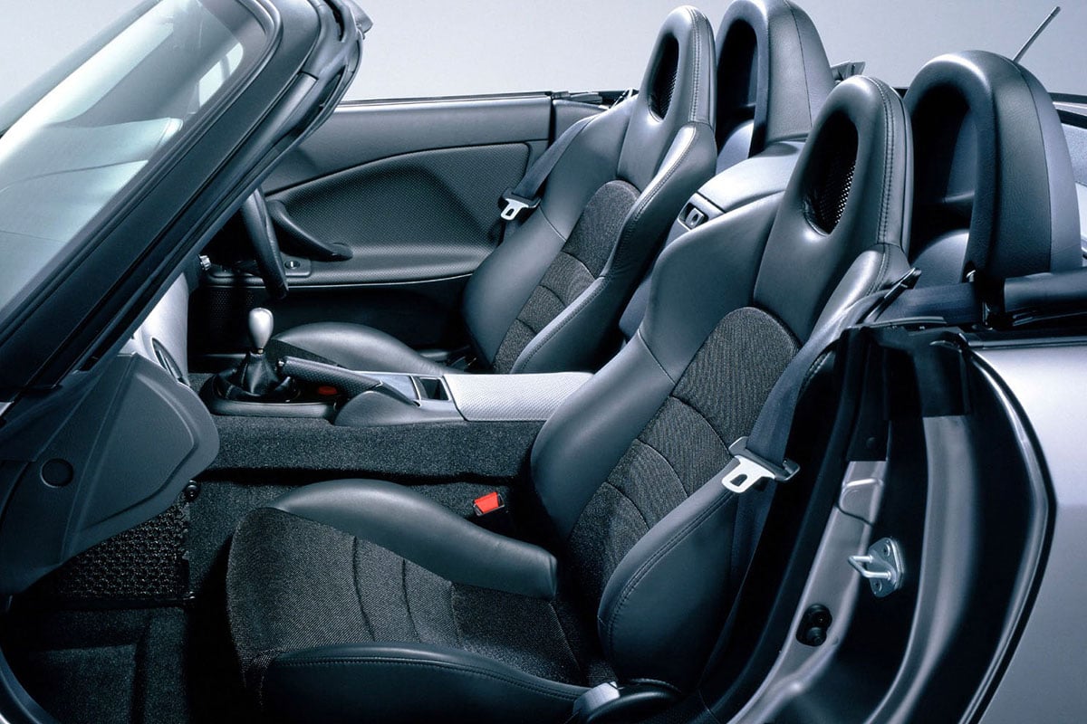 タイトでスパルタンなインテリア