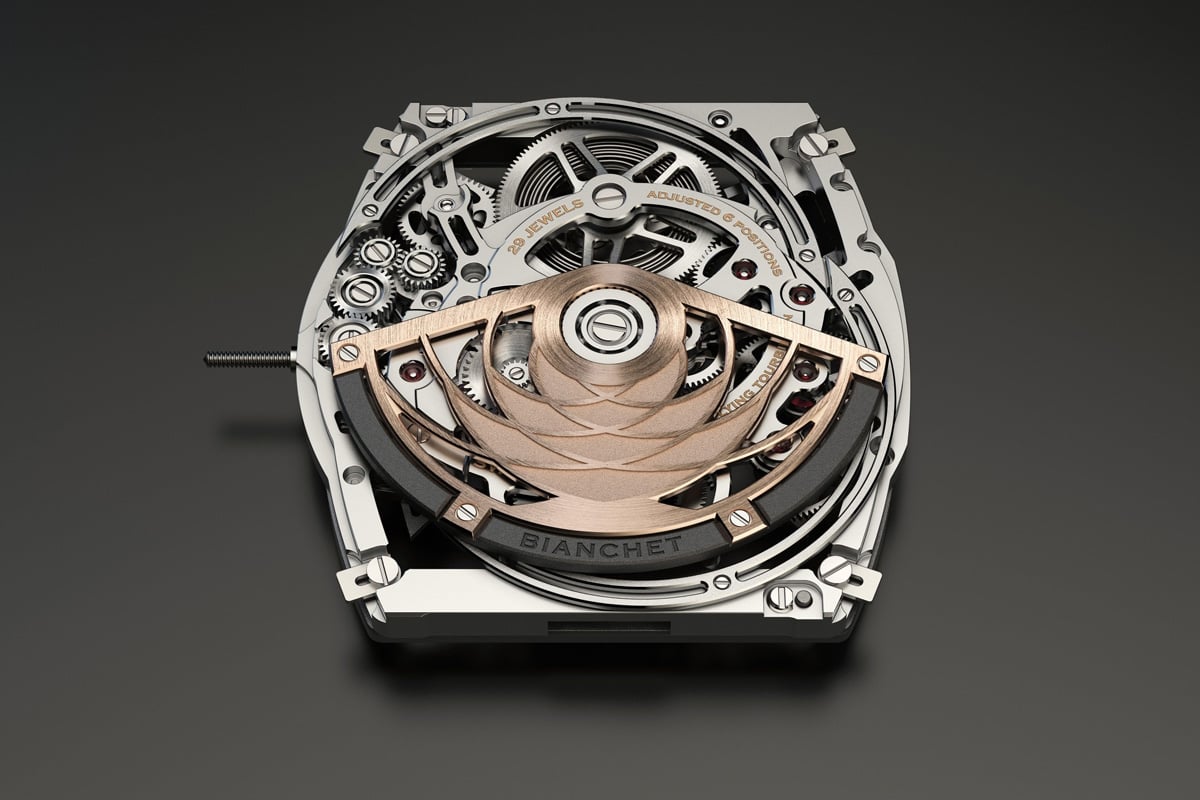 厚さ3.85mmという極めて薄いプロファイルを実現