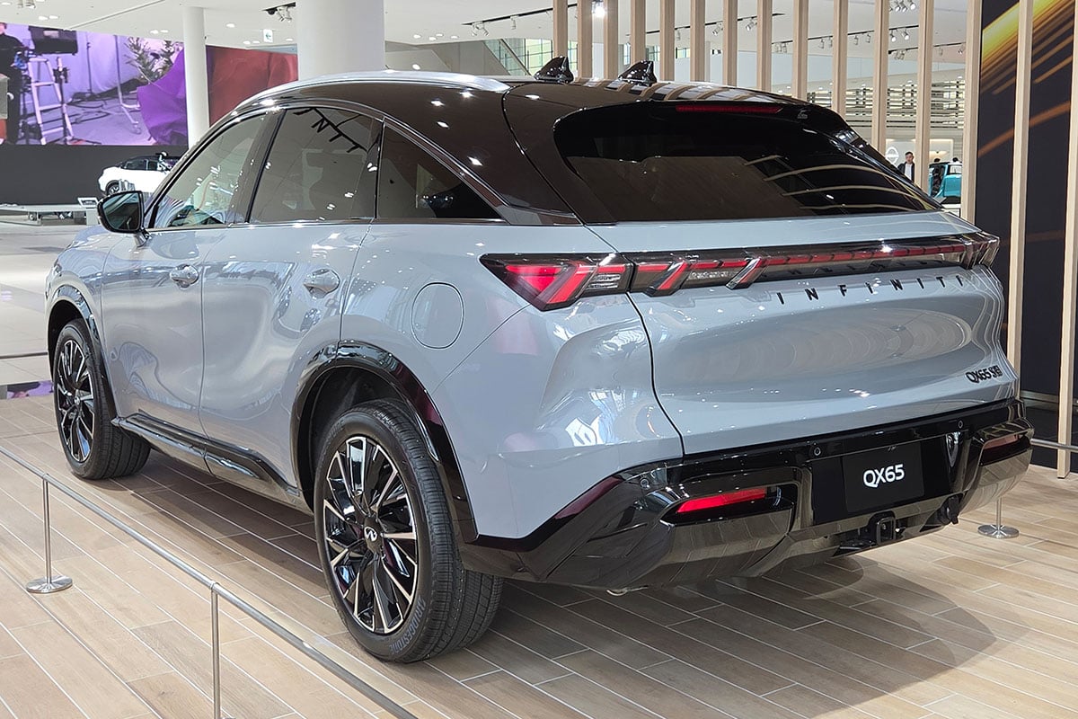 日産グローバル本社ギャラリーで特別展示されたインフィニティ新型「QX65」