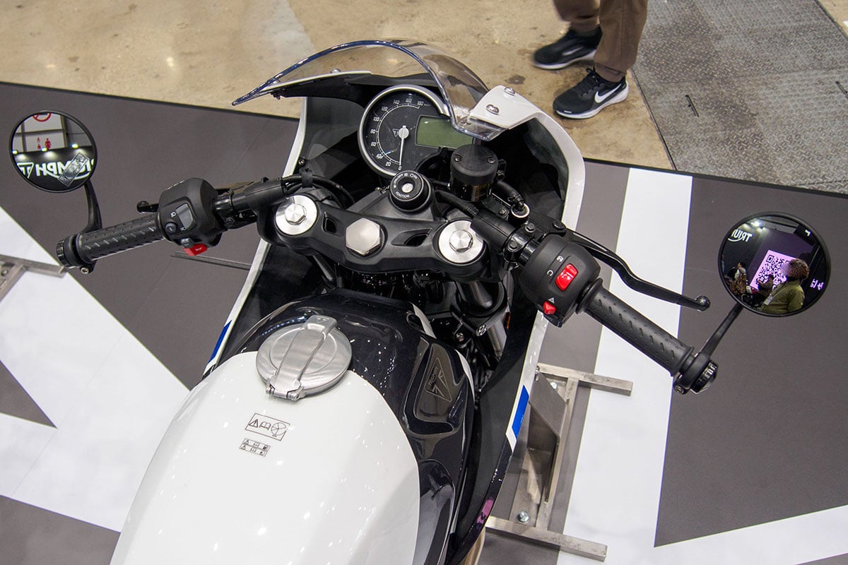 トライアンフ「スラクストン400」