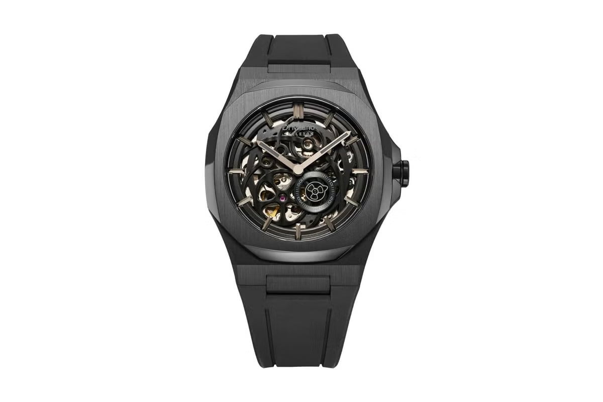 スケルトンダイヤルからは歯車やローターの動きを鑑賞できる