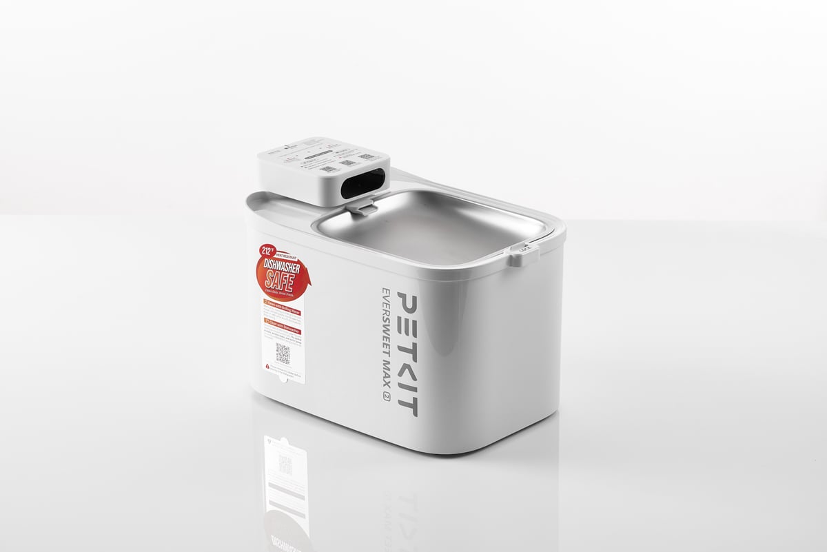 女性でも運びやすいサイズ感で重量は1.2kgと軽量