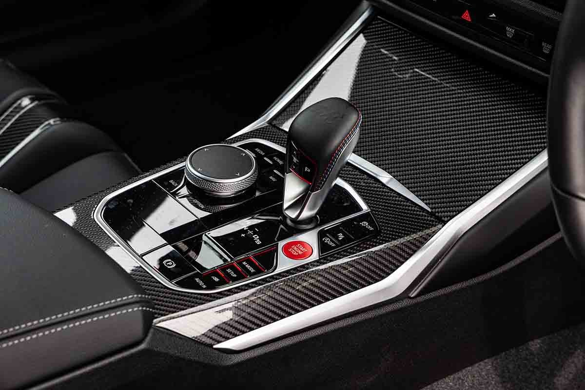 BMW「M2」のインテリア。トランスミッションは8速AT