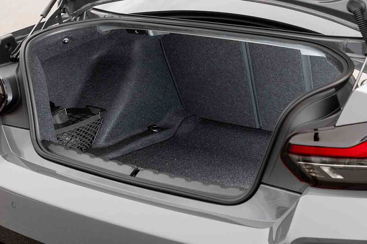 BMW「M2」のトランクルーム