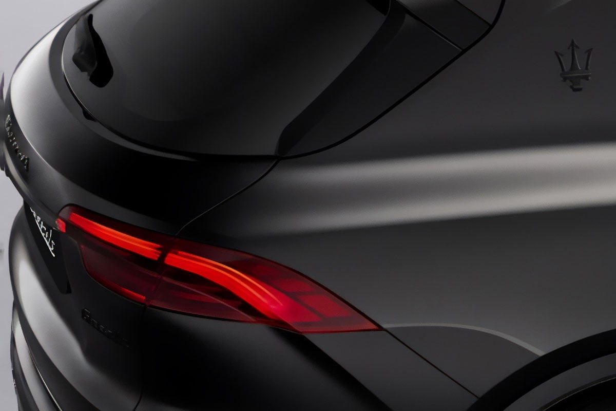 マセラティ「グレカーレ モデナ ネロ・インフィニート」