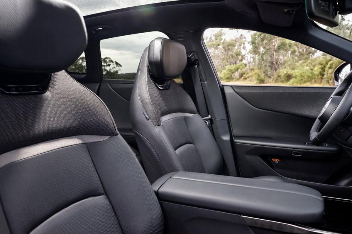 マツダ「CX-6e」