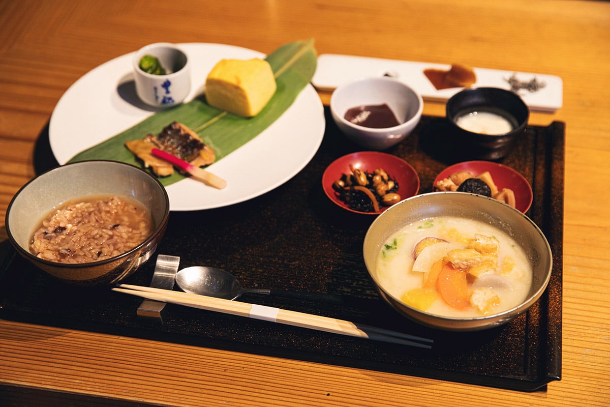 名所を急いで巡るのではなく、朝食に時間を注ぐ。