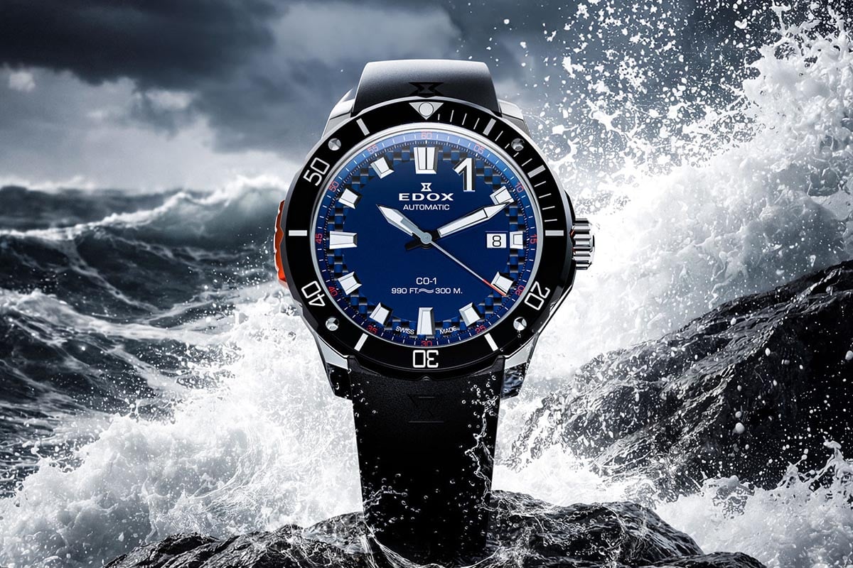 ボートレースのパワフルな世界観とプロの欲求を満たす耐える本格ダイビング仕様を、日常使いしやすいサイズと仕様に落とし込んだ最新モデル