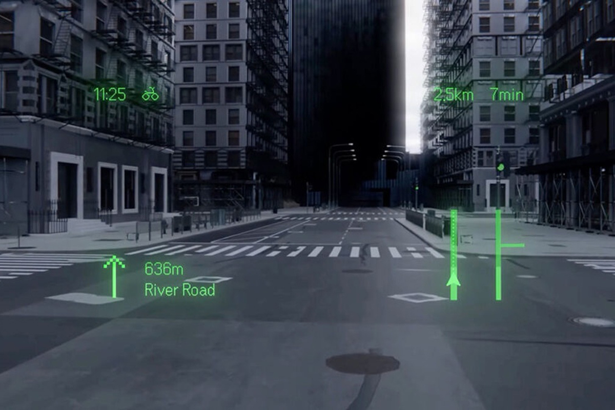 視界の中に進行方向や距離を重ねて表示するEven Realities G2。スマホ画面を何度も見なくてもナビ情報を受け取れる、“視線を奪わない設計”を象徴するスマートグラスだ。※スマートグラスも、表示される情報に気を取られすぎれば注視とみなされる可能性がある