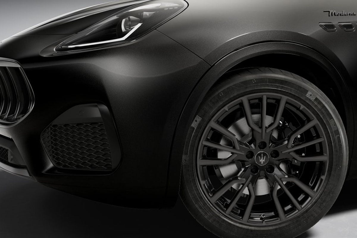 マセラティ「グレカーレ モデナ ネロ・インフィニート」