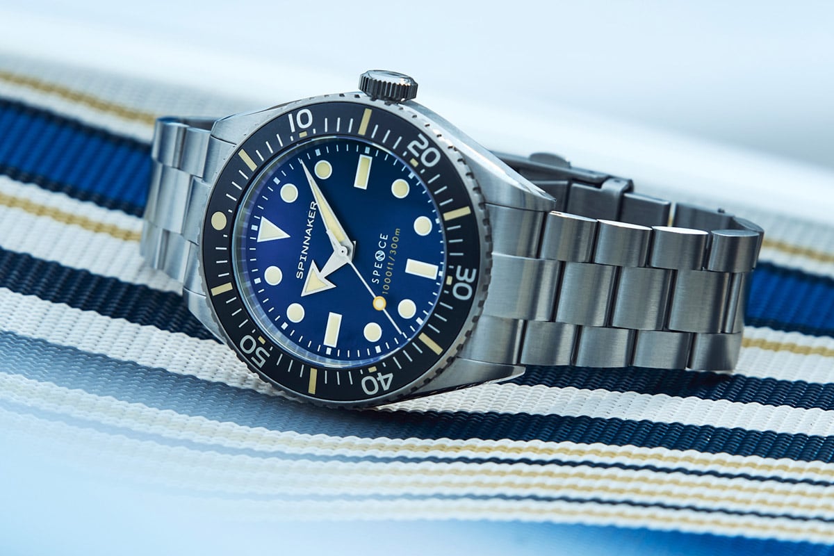 伝統のドットインデックスを採用することで、クラシックダイバーズウォッチらしさを演出